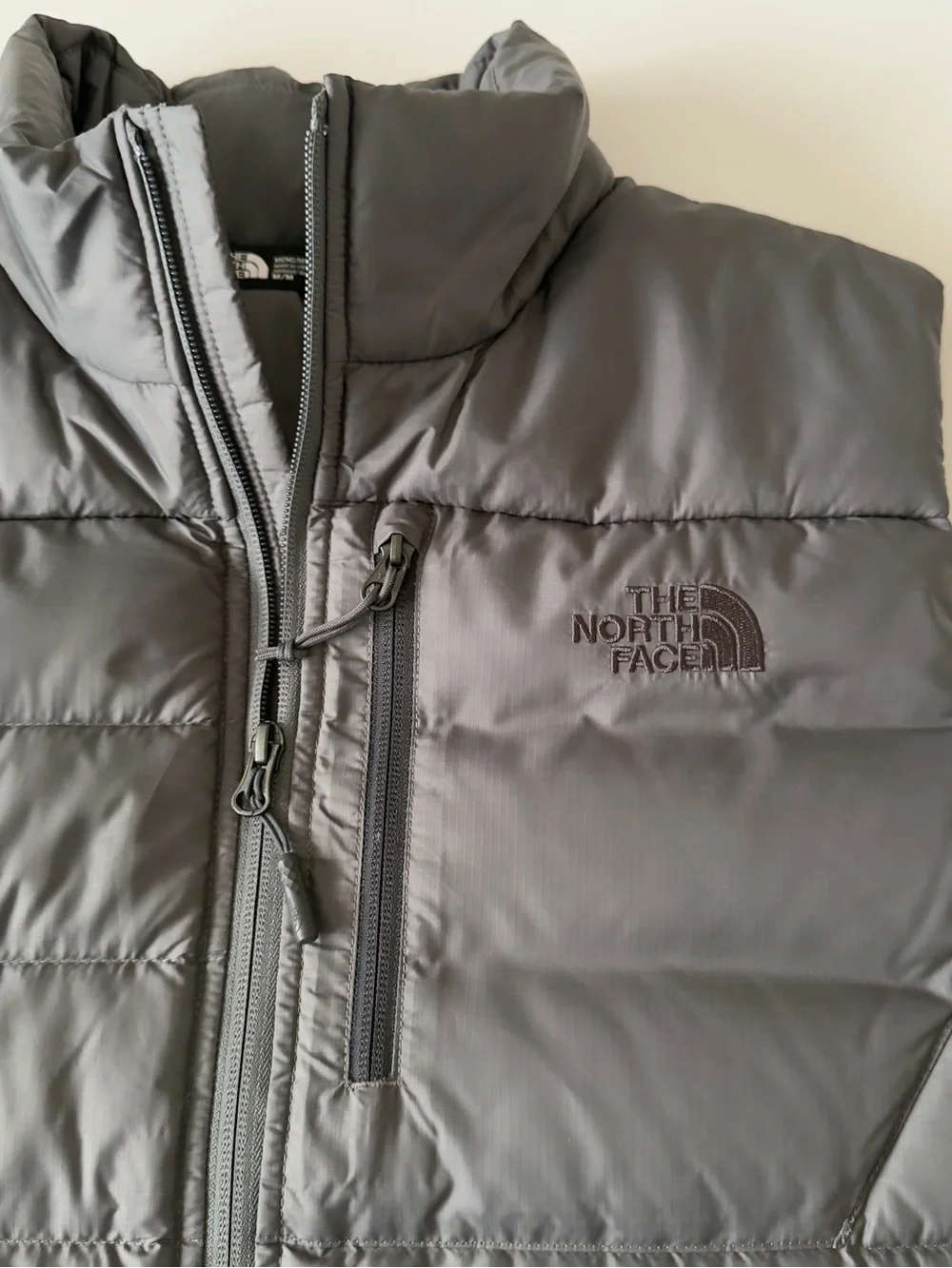 The North Face 550 Quilted Puffer Aconcagua Vest Men's M Full Zip Gray Gorpcore
